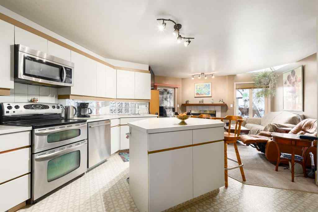 MLS® A2253184 - 2219 Westmount Road NW in West Hillhurst Calgary, Residential