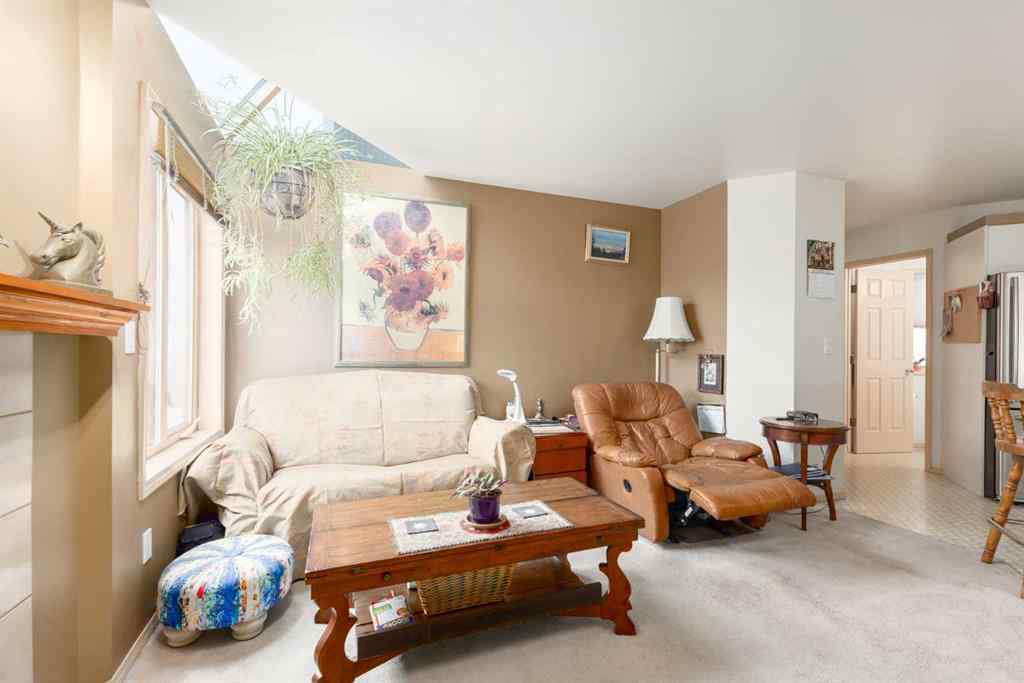 MLS® A2253184 - 2219 Westmount Road NW in West Hillhurst Calgary, Residential