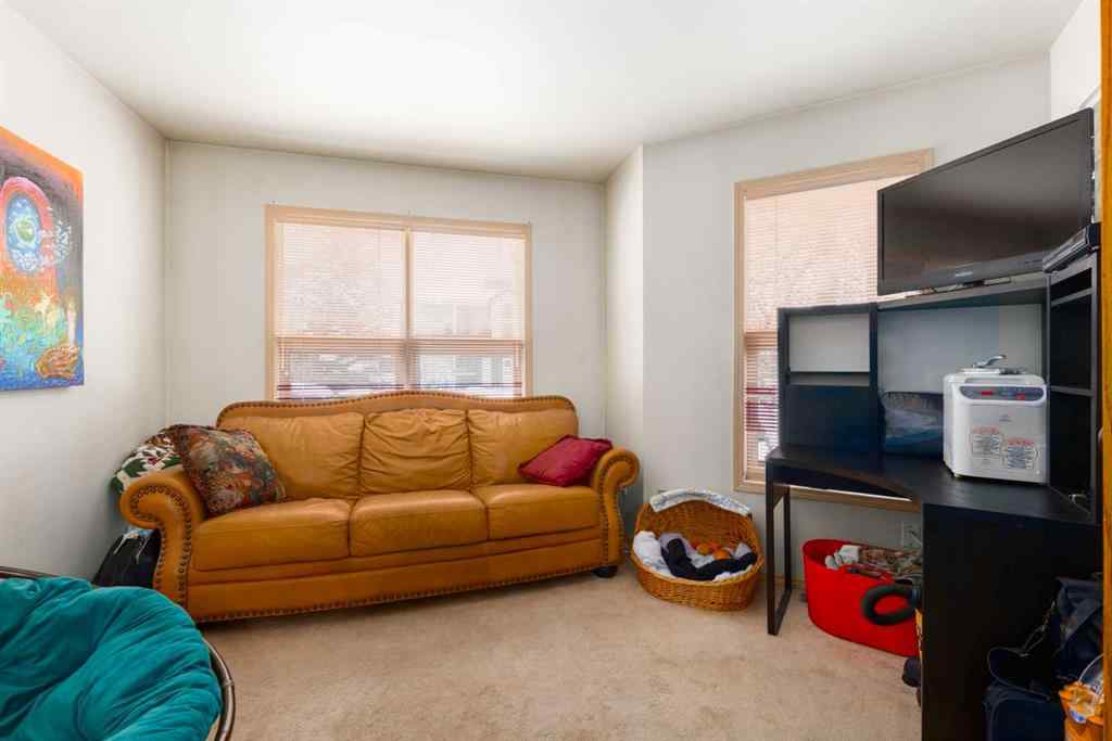 MLS® A2253184 - 2219 Westmount Road NW in West Hillhurst Calgary, Residential