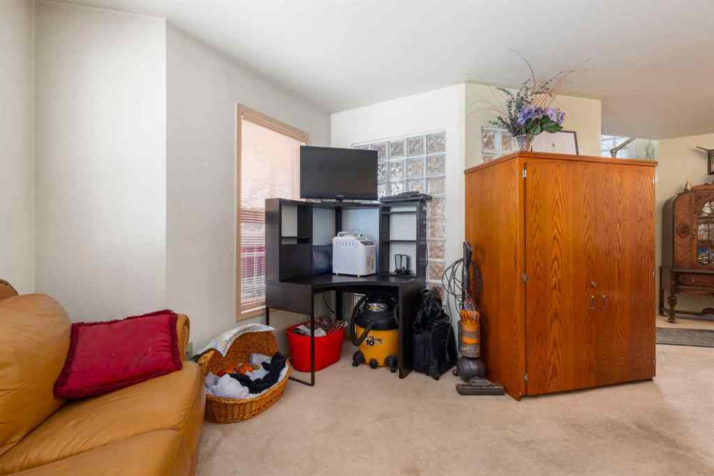 MLS® A2253184 - 2219 Westmount Road NW in West Hillhurst Calgary, Residential