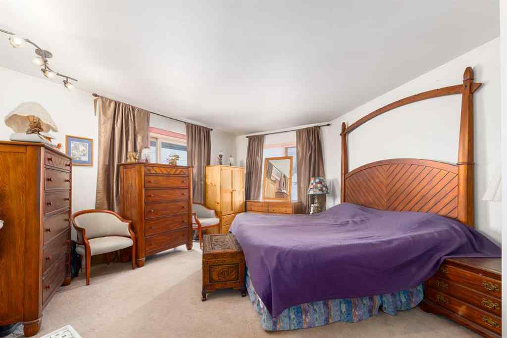 MLS® A2253184 - 2219 Westmount Road NW in West Hillhurst Calgary, Residential