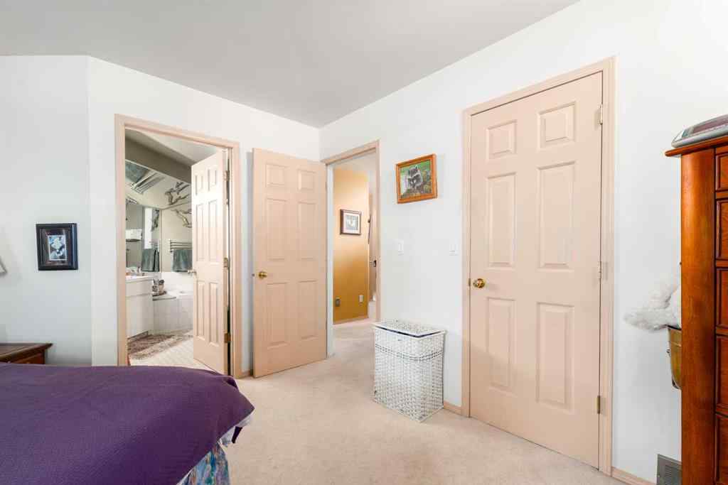 MLS® A2253184 - 2219 Westmount Road NW in West Hillhurst Calgary, Residential