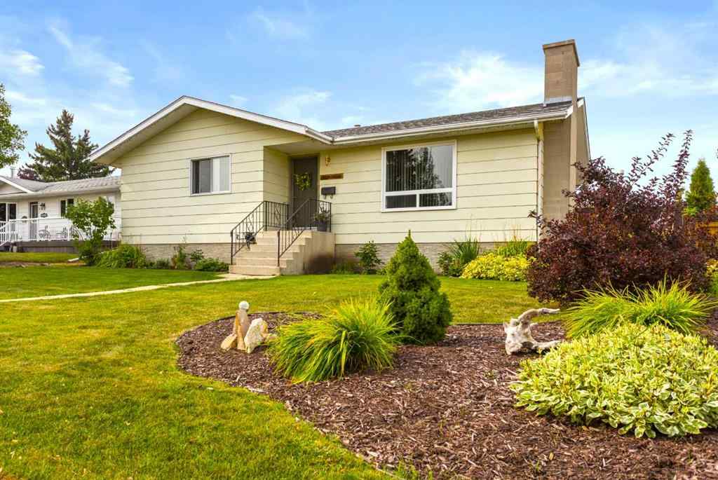 MLS® A2253217 - 4204 72 Street  in Duggan Park Camrose, Residential