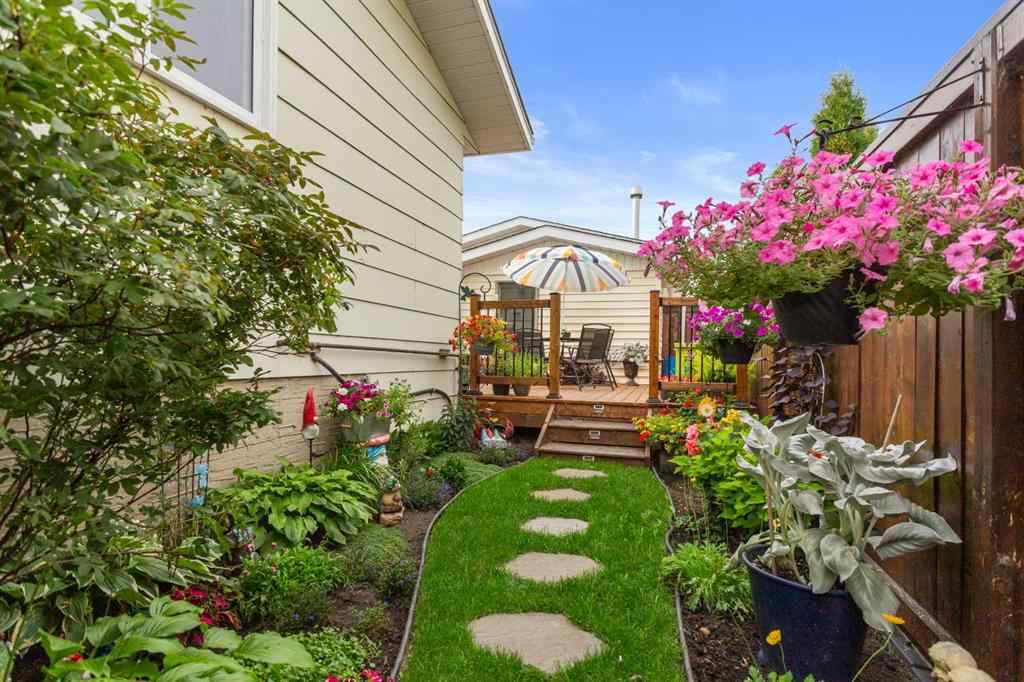 MLS® A2253217 - 4204 72 Street  in Duggan Park Camrose, Residential