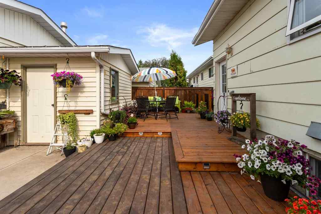 MLS® A2253217 - 4204 72 Street  in Duggan Park Camrose, Residential
