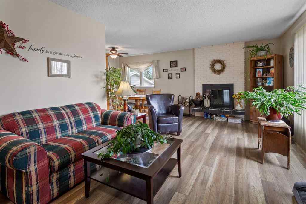 MLS® A2253217 - 4204 72 Street  in Duggan Park Camrose, Residential