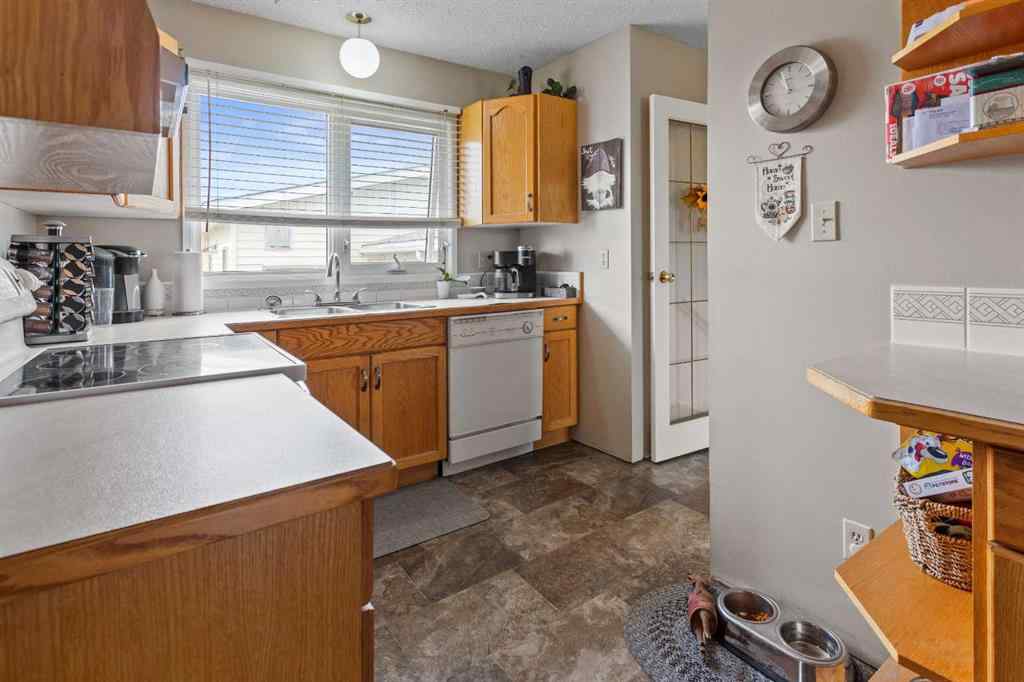 MLS® A2253217 - 4204 72 Street  in Duggan Park Camrose, Residential