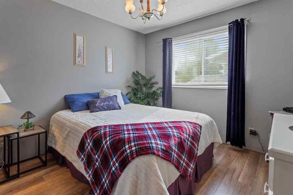 MLS® A2253217 - 4204 72 Street  in Duggan Park Camrose, Residential