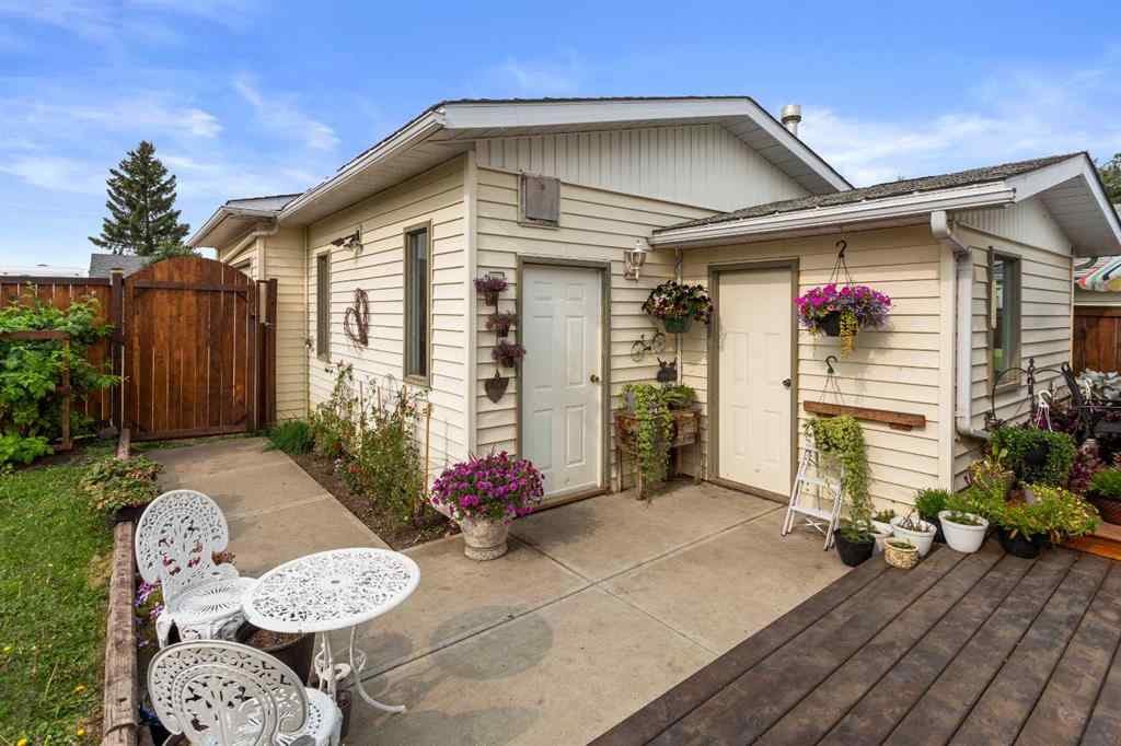 MLS® A2253217 - 4204 72 Street  in Duggan Park Camrose, Residential