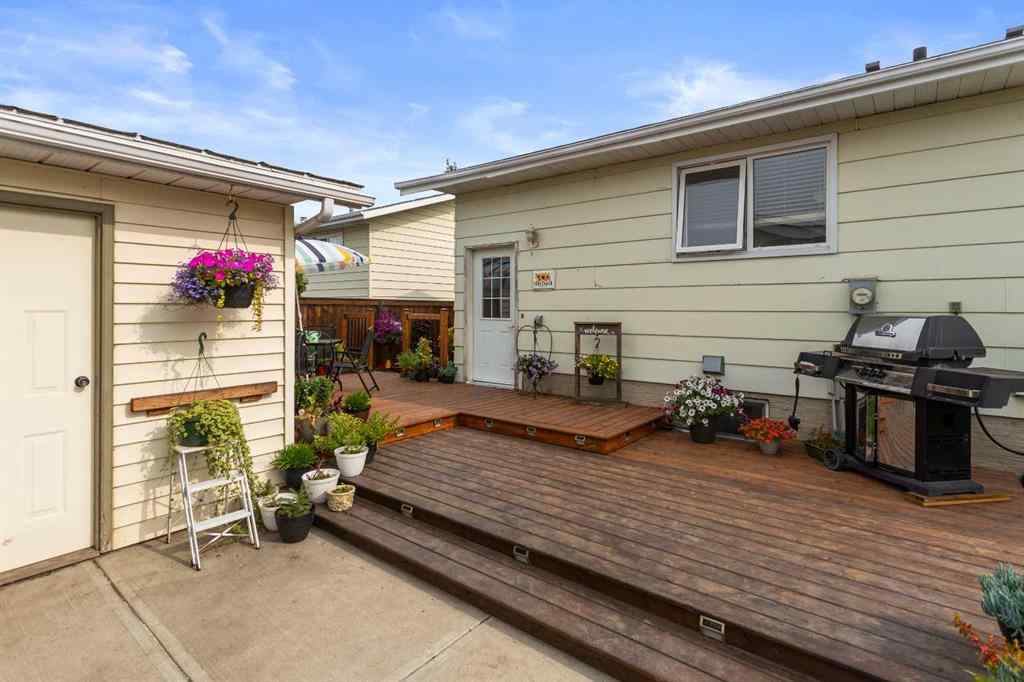 MLS® A2253217 - 4204 72 Street  in Duggan Park Camrose, Residential