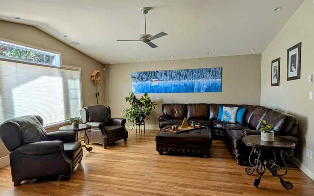 MLS® A2253223 - 633 23 Avenue NE in Winston Heights/Mountview Calgary, Residential