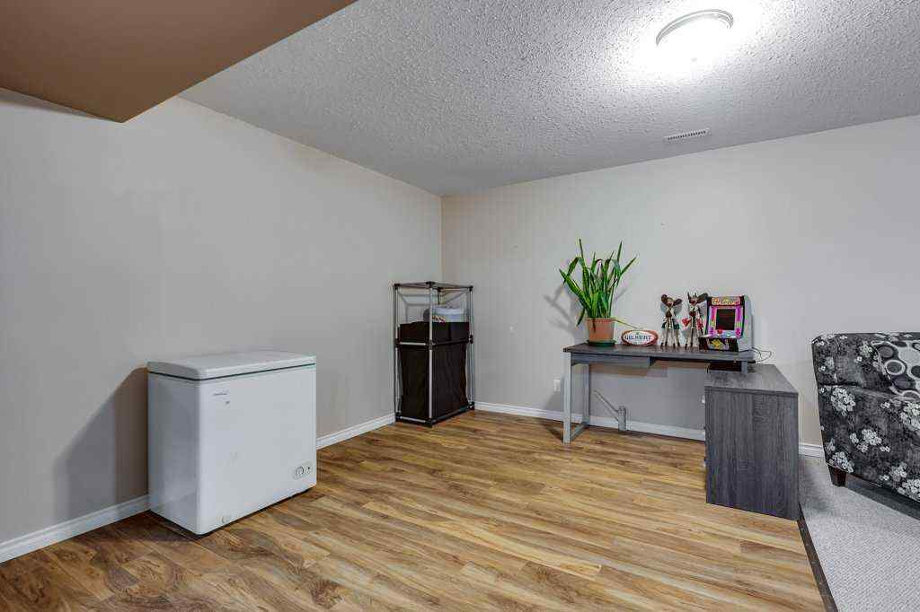 MLS® A2253232 - 5651 45 Street  in Westpark Innisfail Innisfail, Residential