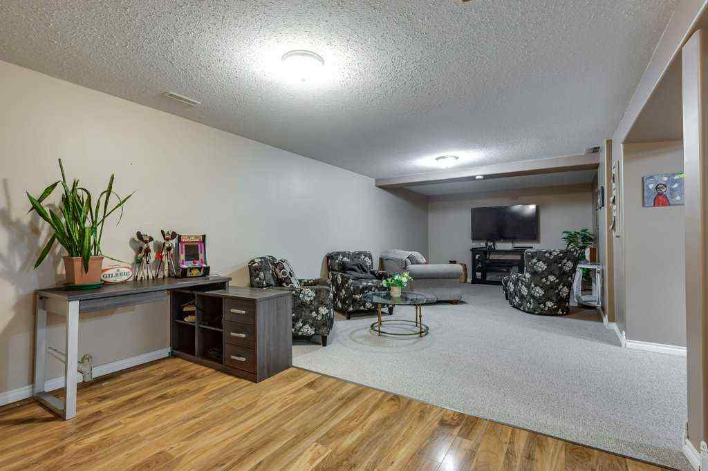 MLS® A2253232 - 5651 45 Street  in Westpark Innisfail Innisfail, Residential