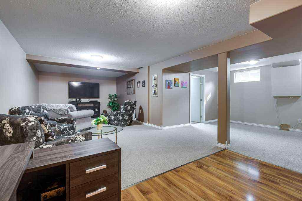 MLS® A2253232 - 5651 45 Street  in Westpark Innisfail Innisfail, Residential