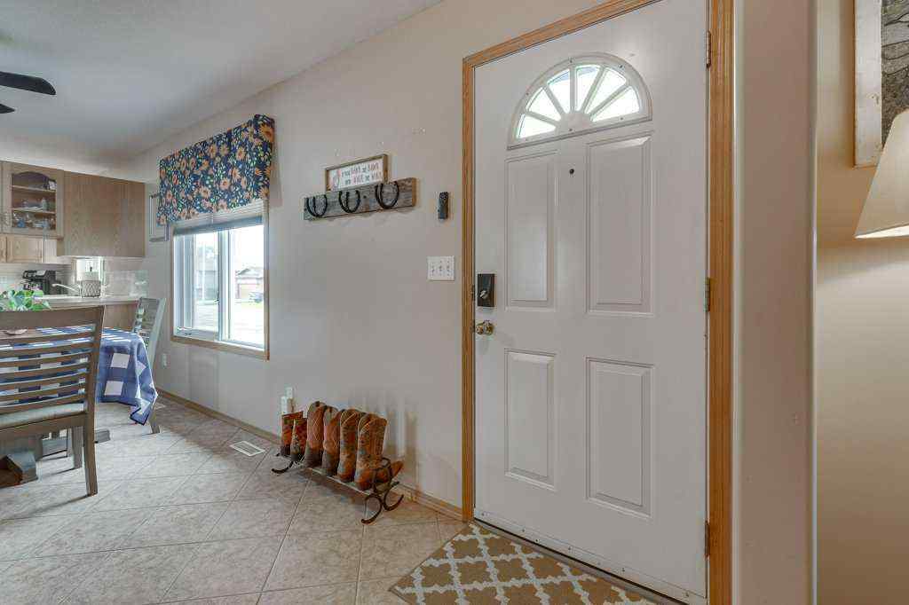 MLS® A2253232 - 5651 45 Street  in Westpark Innisfail Innisfail, Residential