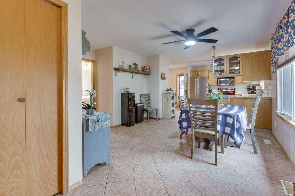 MLS® A2253232 - 5651 45 Street  in Westpark Innisfail Innisfail, Residential