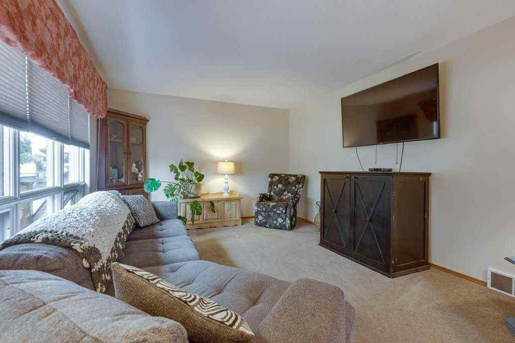 MLS® A2253232 - 5651 45 Street  in Westpark Innisfail Innisfail, Residential