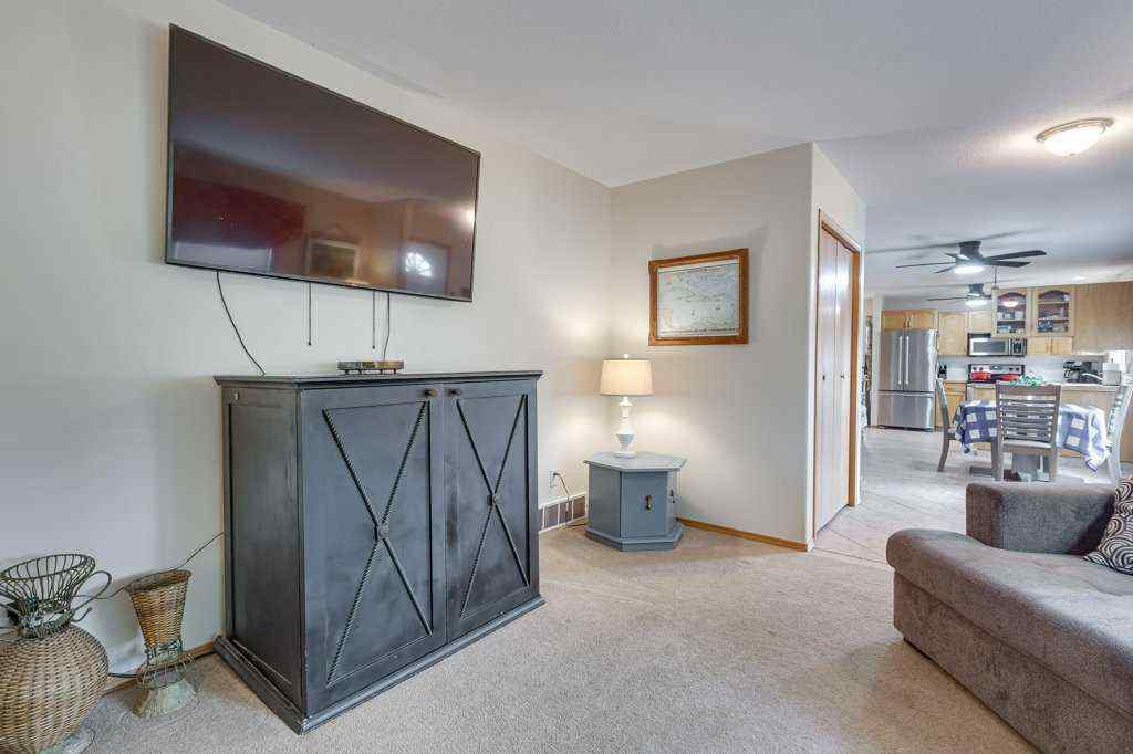 MLS® A2253232 - 5651 45 Street  in Westpark Innisfail Innisfail, Residential