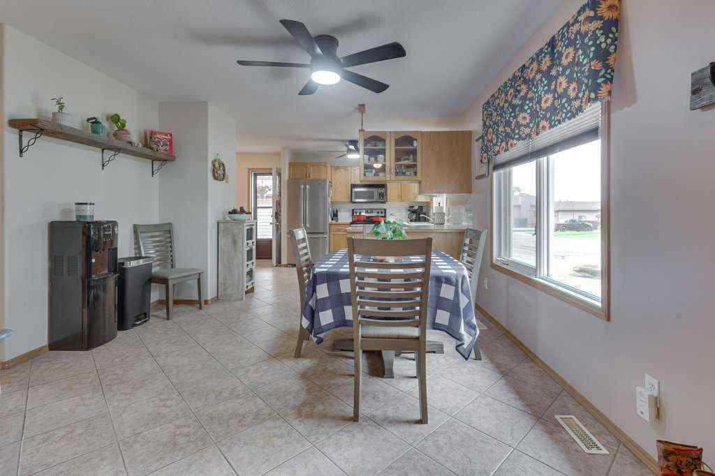 MLS® A2253232 - 5651 45 Street  in Westpark Innisfail Innisfail, Residential
