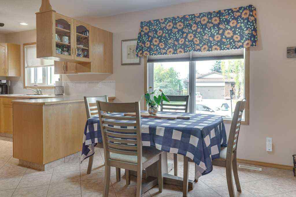 MLS® A2253232 - 5651 45 Street  in Westpark Innisfail Innisfail, Residential