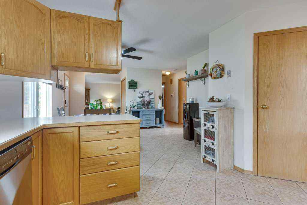 MLS® A2253232 - 5651 45 Street  in Westpark Innisfail Innisfail, Residential