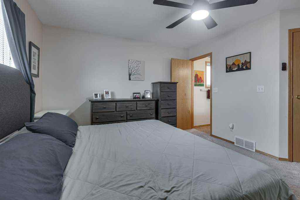 MLS® A2253232 - 5651 45 Street  in Westpark Innisfail Innisfail, Residential