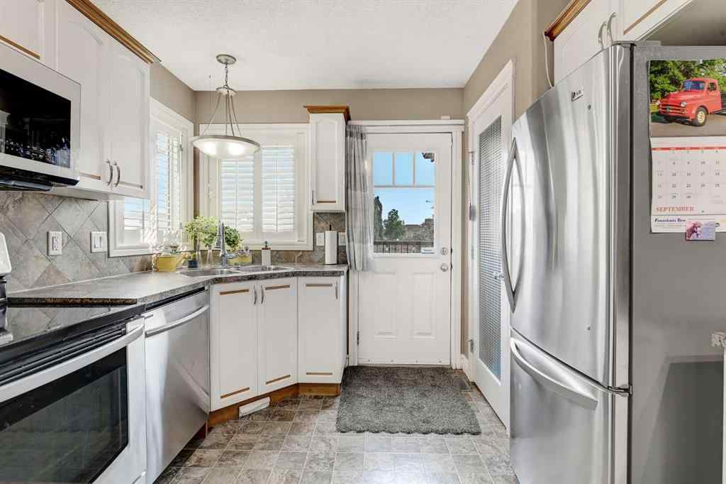 MLS® A2253236 - 10205 86 Street  in Crystal Landing Grande Prairie, Residential