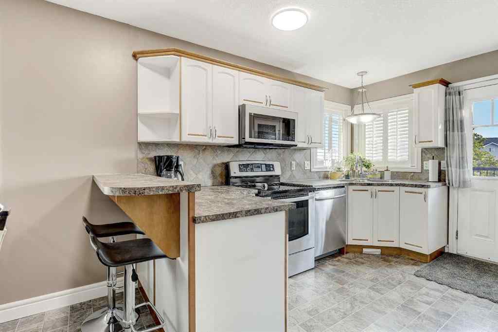 MLS® A2253236 - 10205 86 Street  in Crystal Landing Grande Prairie, Residential