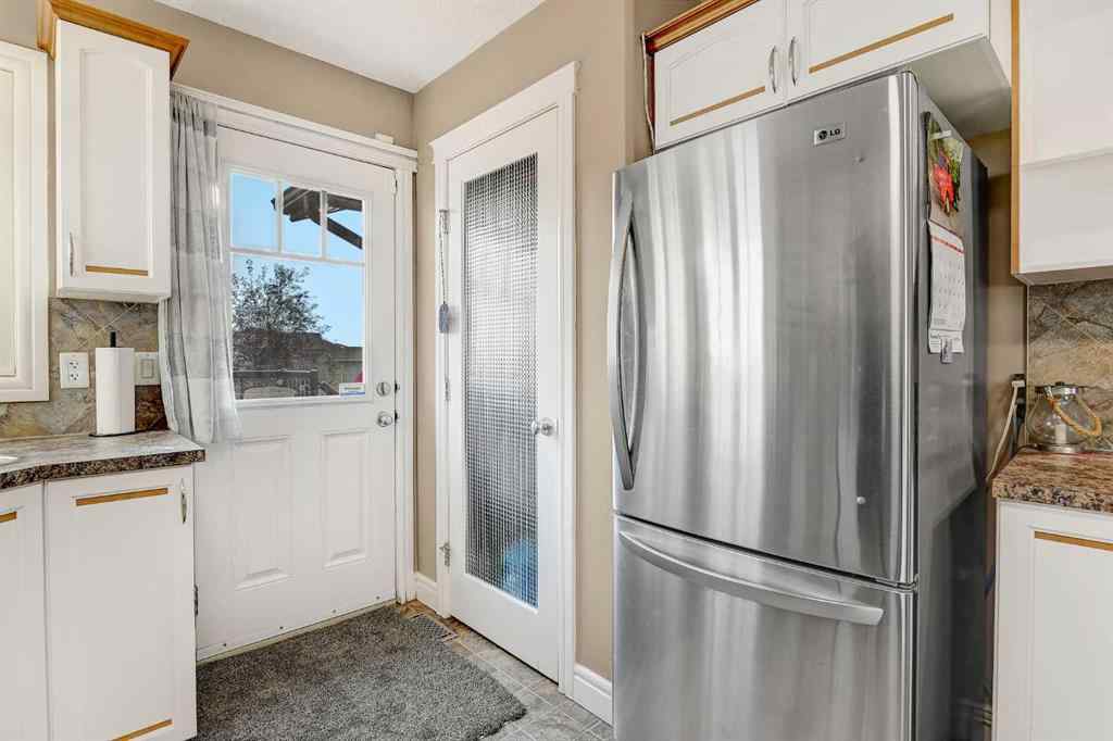 MLS® A2253236 - 10205 86 Street  in Crystal Landing Grande Prairie, Residential