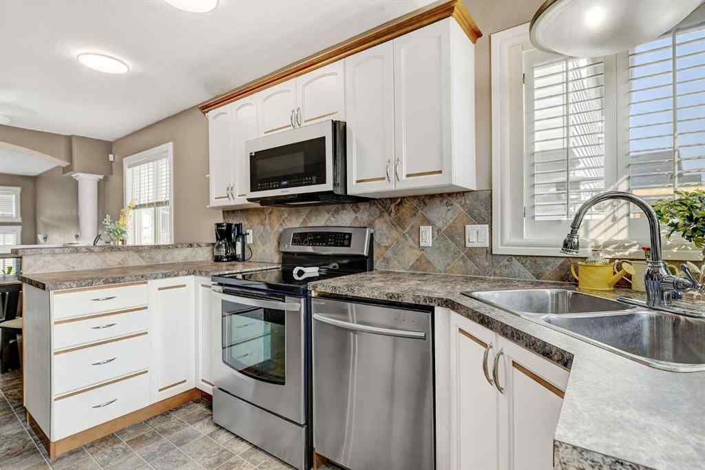 MLS® A2253236 - 10205 86 Street  in Crystal Landing Grande Prairie, Residential