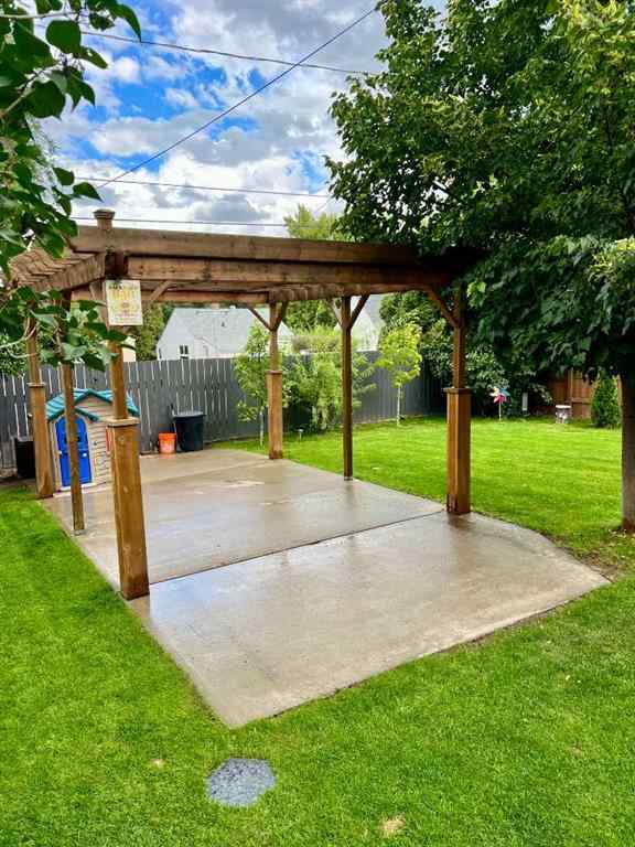 MLS® A2253273 - 60 9 Street SW in SW Hill Medicine Hat, Residential