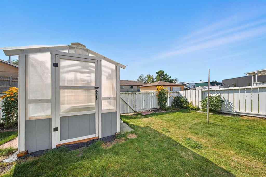 MLS® A2253275 - 4638 48A Avenue Close  in Central Core Sylvan Lake, Residential