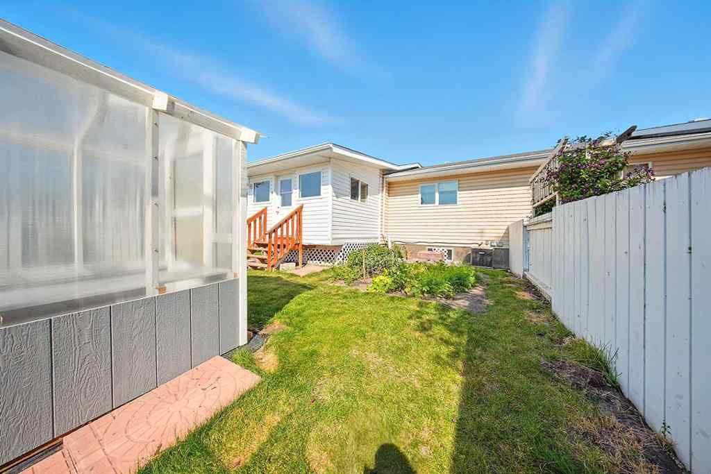 MLS® A2253275 - 4638 48A Avenue Close  in Central Core Sylvan Lake, Residential