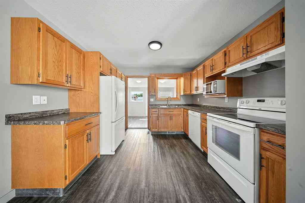 MLS® A2253275 - 4638 48A Avenue Close  in Central Core Sylvan Lake, Residential