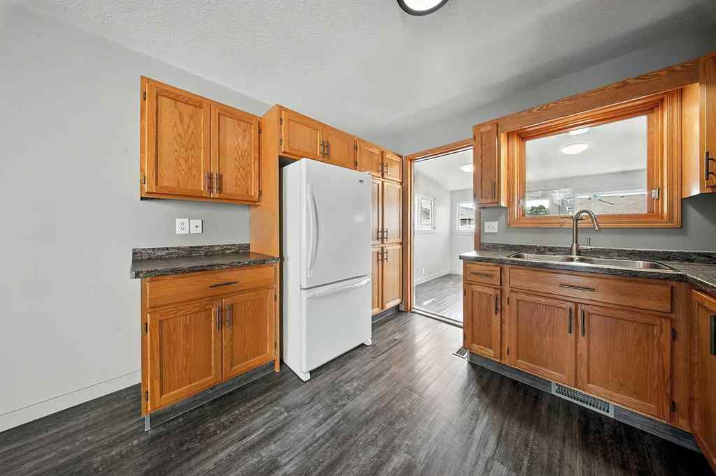 MLS® A2253275 - 4638 48A Avenue Close  in Central Core Sylvan Lake, Residential