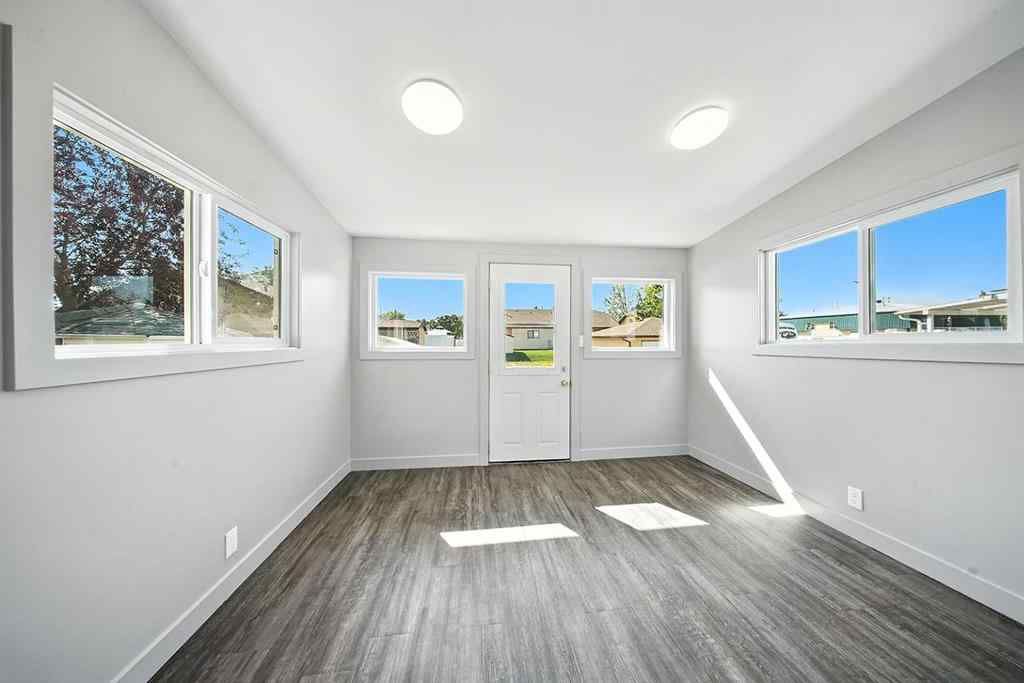 MLS® A2253275 - 4638 48A Avenue Close  in Central Core Sylvan Lake, Residential