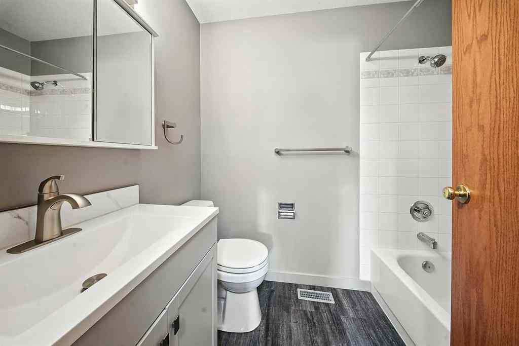 MLS® A2253275 - 4638 48A Avenue Close  in Central Core Sylvan Lake, Residential