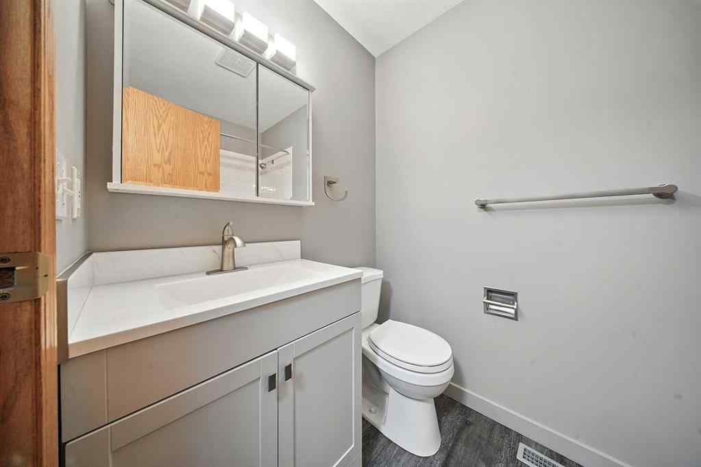 MLS® A2253275 - 4638 48A Avenue Close  in Central Core Sylvan Lake, Residential