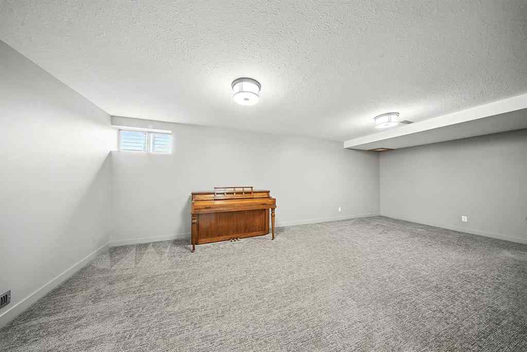 MLS® A2253275 - 4638 48A Avenue Close  in Central Core Sylvan Lake, Residential