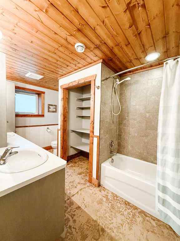 MLS® A2253276 - 33244 Range Road 50   in NONE Rural Mountain View County, Residential