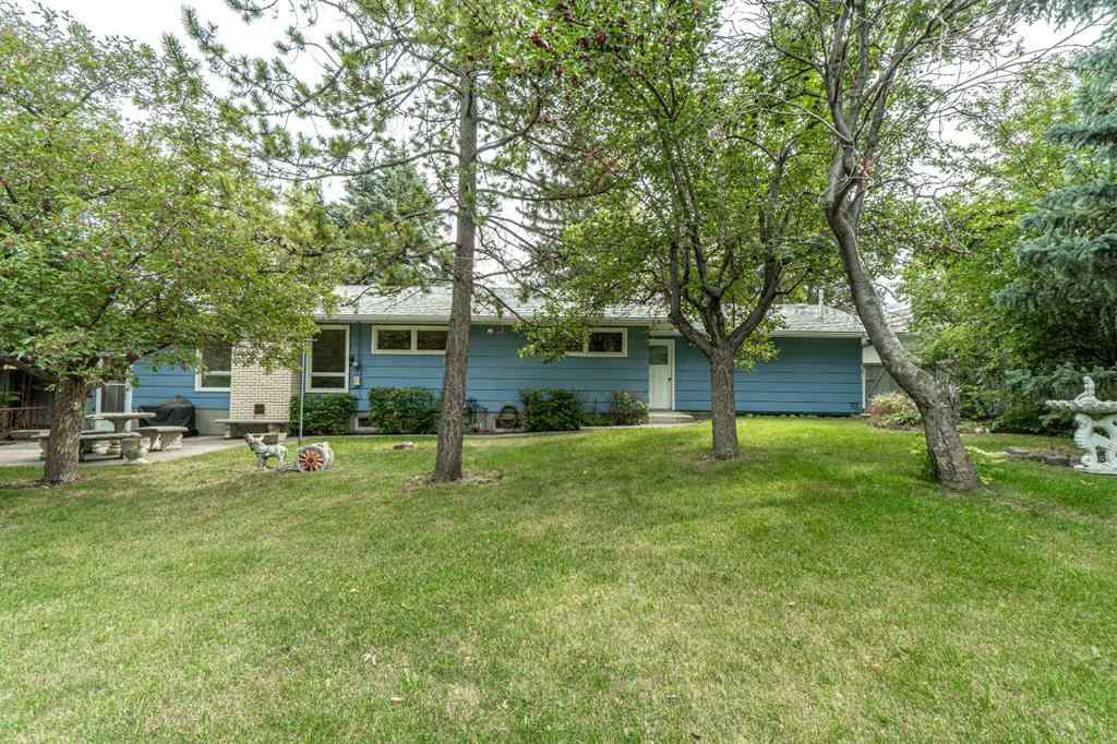 MLS® A2253277 - 1099 Acadia Drive SE in Lake Bonavista Calgary, Residential