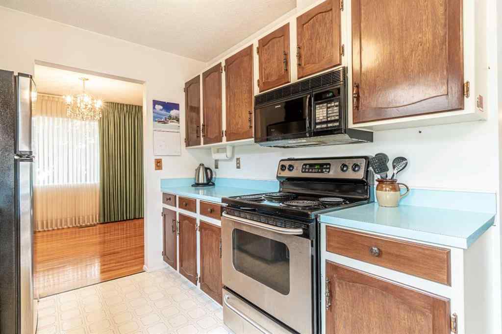 MLS® A2253277 - 1099 Acadia Drive SE in Lake Bonavista Calgary, Residential