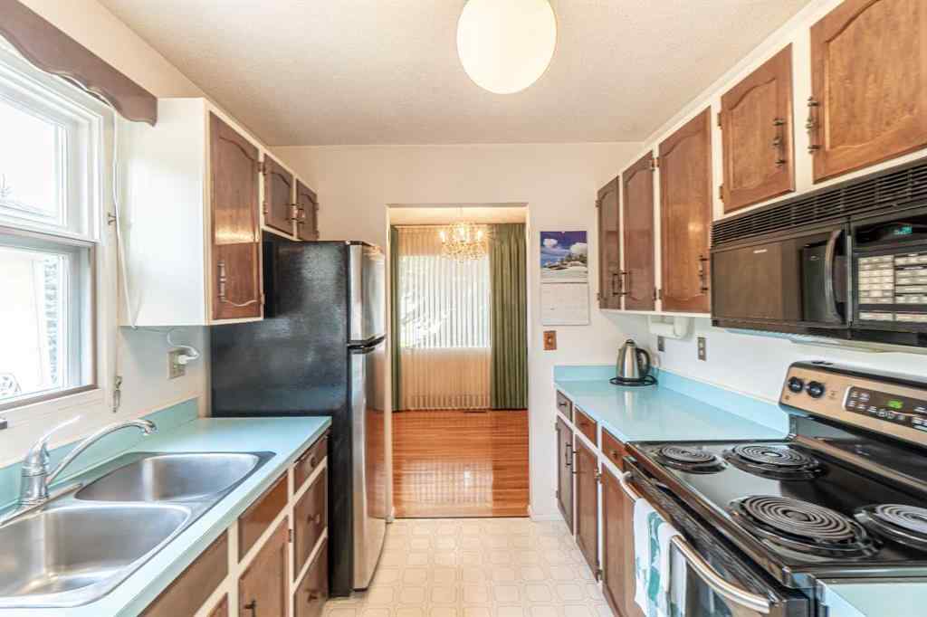 MLS® A2253277 - 1099 Acadia Drive SE in Lake Bonavista Calgary, Residential