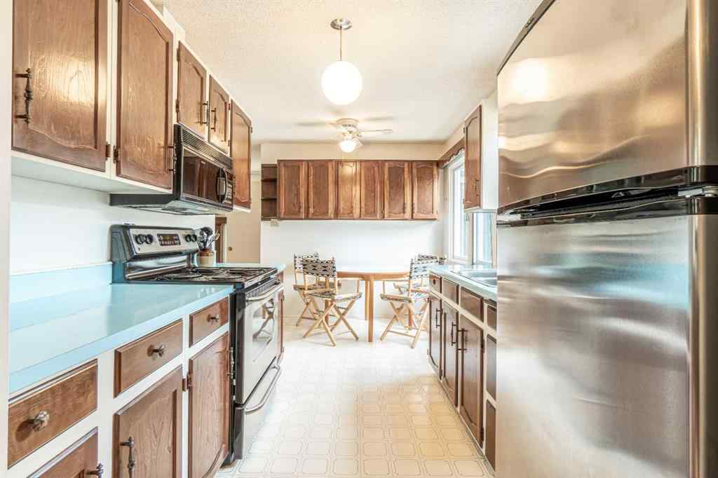 MLS® A2253277 - 1099 Acadia Drive SE in Lake Bonavista Calgary, Residential