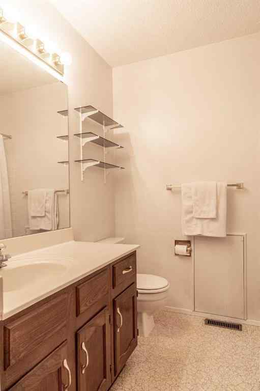 MLS® A2253277 - 1099 Acadia Drive SE in Lake Bonavista Calgary, Residential