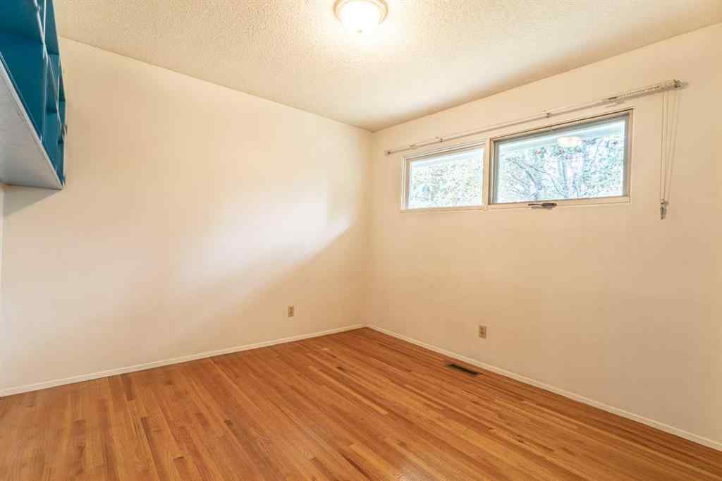 MLS® A2253277 - 1099 Acadia Drive SE in Lake Bonavista Calgary, Residential