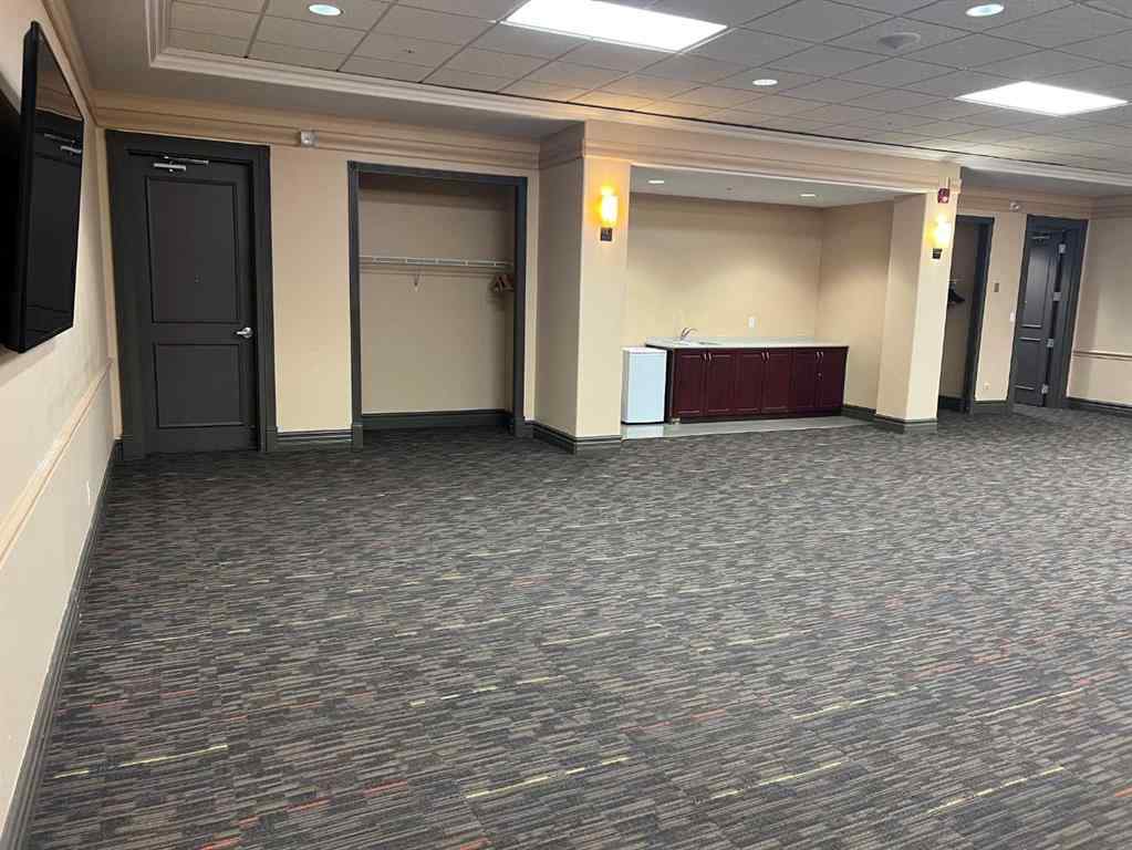 MLS® A2253284 - Unit #5 435 Gregoire Drive  in Gregoire Commercial Park Fort McMurray, Commercial