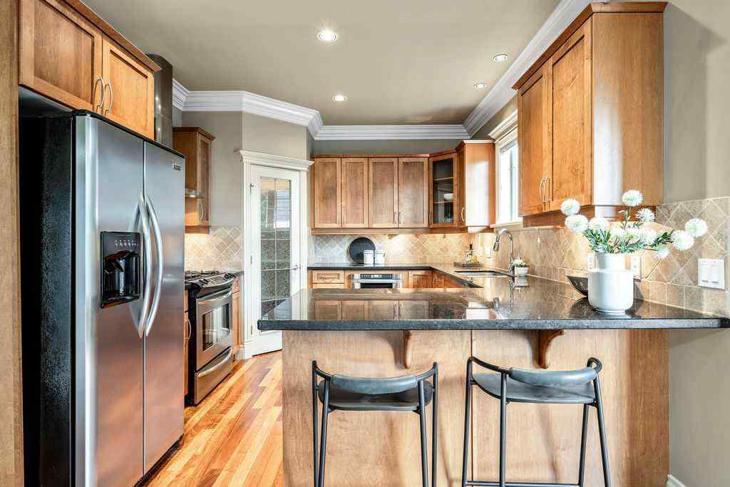 MLS® A2253293 - Unit #2 2411 2 Avenue NW in West Hillhurst Calgary, Residential