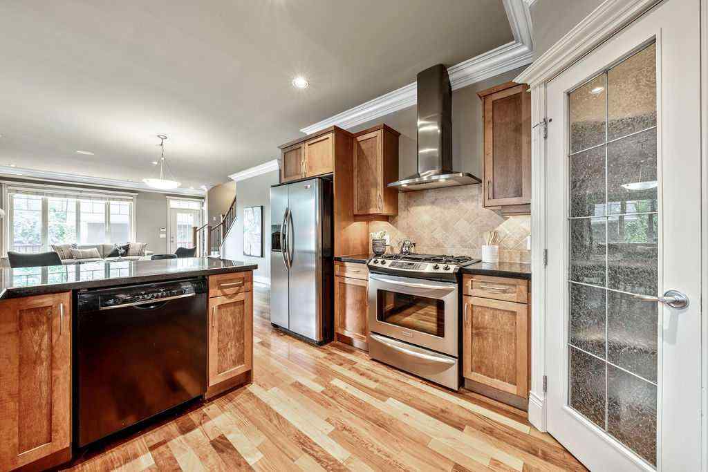 MLS® A2253293 - Unit #2 2411 2 Avenue NW in West Hillhurst Calgary, Residential