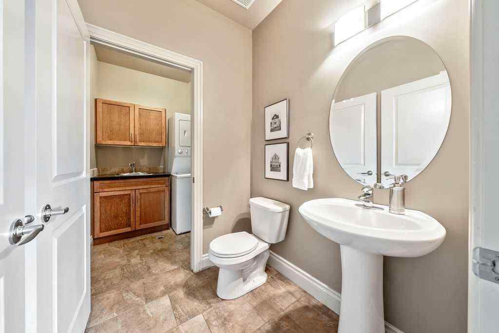 MLS® A2253293 - Unit #2 2411 2 Avenue NW in West Hillhurst Calgary, Residential